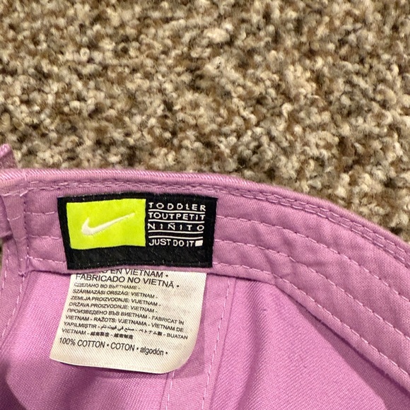 Girl’s Nike Lavender Cap with Mint Logo - Picture 3 of 5